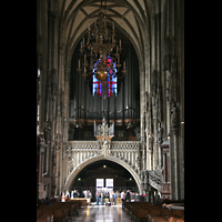 Wien (Vienna), Stephansdom, Hauptschiff mit alter Orgel