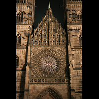 Nürnberg (Nuremberg), St. Lorenz, Fassaden-Detail bei Nacht