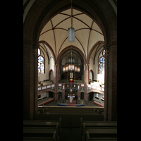 Berlin, Heilige-Geist-Kirche Moabit, Blick von der gegenberliegenden Empore zur Orgel