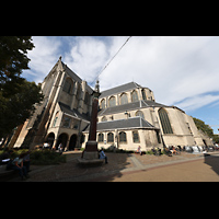 Alkmaar, Sint Laurenskerk, Blick von der Koorstraat von Sdosten auf Chor und sdliches Querhaus