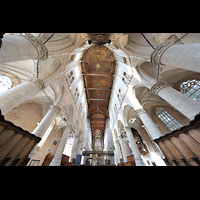 Alkmaar, Sint Laurenskerk, Blick vom Chorschluss ins Gewlbe und zur Hauptorgel
