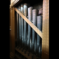 Alkmaar, Sint Laurenskerk, Pfeeifen der Trompete 8' in der Chororgel