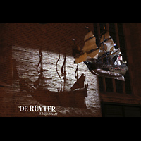 Alkmaar, Sint Laurenskerk, Kirchenschiff nachts in Kirchenbeleichtung