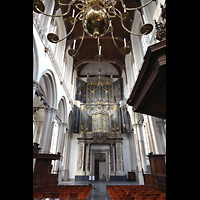 Amsterdam, Nieuwe Kerk, Hauptschiff in Richtung Hauptorgel, links die Chororgel