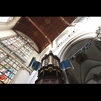 Amsterdam, Nieuwe Kerk, Transeptogel und buntes Glasfenster im sdlichen Querhaus