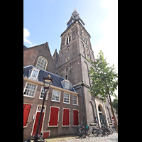 Amsterdam, Oude Kerk, Turm von Nordwesten vom Oudekerksplein aus gesehen
