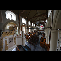 Amsterdam, Waalse Kerk (Oude Walenkerk), Blick von der Orgelempore am Rckpositiv vorbei in die Kirche