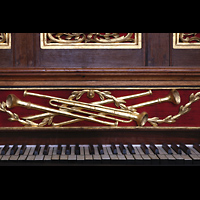 Amsterdam, Waalse Kerk (Oude Walenkerk), Manual und vergoldete Ornamente am Chorpositiv