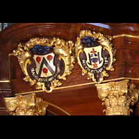 Gouda, Sint Janskerk - Grote Kerk, Ornamente / Wappen an der rechten Prospektseite