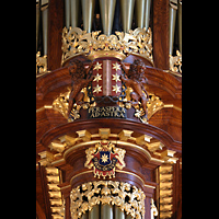 Gouda, Sint Janskerk - Grote Kerk, Figuren und Orbnamente / Wappen in der Mitte auf dem Rckpositiv