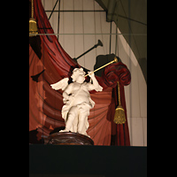 Gouda, Sint Janskerk - Grote Kerk, Engel auf dem Prospekt oben rechts