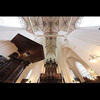 Groningen, Akerk, Hauptschiff mit Kanzel und Orgel