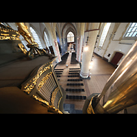 Groningen, Martinikerk, Blick zwischen Rckpositiv und linkem 32'-Pedalturm in die Kirche