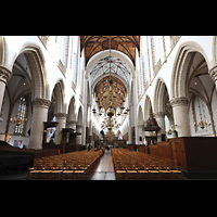 Haarlem, Sint Bavokerk, Hauptschiff in Richtung Chor