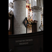 Haarlem, Sint Bavokerk, Sitzpltze fr Krankenbesucher und Organisten im nrdlichen Seitenschiff