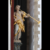 Haarlem, Sint Bavokerk, Trompetespielende Figur am rechten 32'-Pedalturm