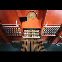 Haarlem, Sint Bavokerk, Spieltisch und Blick nach oben auf den Orgelprospekt