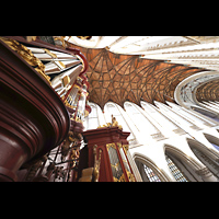 Haarlem, Sint Bavokerk, Seitlicher Blick vom Rckpositiv ins Gewlbe und auf den linken 32'-Pedalturm