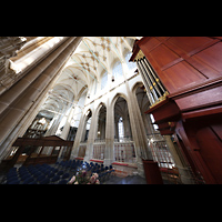 Kampen, Sint Nicolas Bovenkerk, Blick von der Chororgel durchs Hauptschiff zur Hauptorgel
