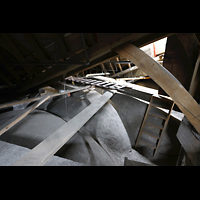 Kampen, Sint Nicolas Bovenkerk, ber dem Gewlne des Seitenschiffs auf dem Weg zu einer Luke im Triforium