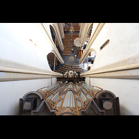 Kampen, Sint Nicolas Bovenkerk, Blick vom Dach der Hauptorgel entlang des Prospekts nach unten in die Kirche