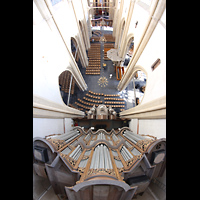 Kampen, Sint Nicolas Bovenkerk, Blick vom Dach der Hauptorgel entlang des Prospekts nach unten in die Kirche