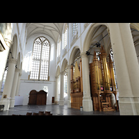Leiden, Hooglandse Kerk, Blick von der sdlichen Vierung auf Willis-Orgel und nrdliches Querhaus