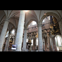 Leiden, Pieterskerk, Blick vom nordstlichen Ende des Langhauses auf Heupt und Transeptorgel