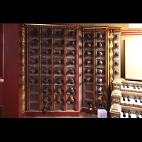 Rotterdam, Sint Laurenskerk, Linke Registerstaffel am Hauptorgelspieltisch (beleuchtet)