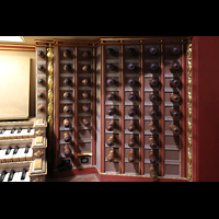 Rotterdam, Sint Laurenskerk, Rechte Registerstaffel am Hauptorgelspieltisch (beleuchtet)