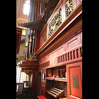 Rotterdam, Sint Laurenskerk, Seitlicher Blick auf Spieltisch, Chamaden und linken Pedalturm
