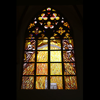 Wroclaw (Breslau), Bazylika sw. Elzbiety (St. Elisabeth), Buntglasfenster mit Darstellung des Kirchenbrands 1976