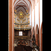 Wroclaw (Breslau), Bazylika sw. Elzbiety (St. Elisabeth), Hauptschiff und Orgelempore von der Seitenemore aus gesehen