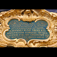 Wroclaw (Breslau), Bazylika sw. Elzbiety (St. Elisabeth), Schild der Erbauer der rekonstruierten Orgel im oberen mittleren Prospektteil