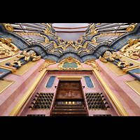 Wroclaw (Breslau), Bazylika sw. Elzbiety (St. Elisabeth), Spieltisch mit Blick nach oben auf die Hauptorgel