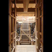 Wroclaw (Breslau), Bazylika sw. Elzbiety (St. Elisabeth), Blick durch die Pedalposaune aufs Hauptwerk; Mitte: Traktur zum Oberwerk