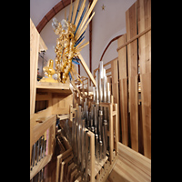 Wroclaw (Breslau), Bazylika sw. Elzbiety (St. Elisabeth), Oberste Etage mit Oberwerkspfeifen u. Strahlensonne; rechts: Posaune