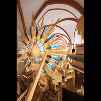 Wroclaw (Breslau), Bazylika sw. Elzbiety (St. Elisabeth), Strahlensonne von hinten und Oberwerkspfeifen mit Blick in die Kirche