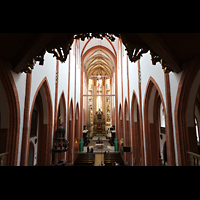 Wroclaw (Breslau), Bazylika sw. Elzbiety (St. Elisabeth), Blick von der unteren Empore in die Kirche - oben: Rand der Orgelempore