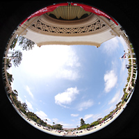 San Diego, Balboa Park, Spreckels Organ Pavilion (Freiluftorgel), Gesamter Orgelpavillon mit Zuschauerbereich