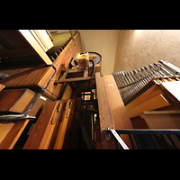 San Diego, Balboa Park, Spreckels Organ Pavilion (Freiluftorgel), Solo-Schwellkasten (li), Bass Drum, Tympani und Magnaton 32-16' (Mitte), Pedal-Prinzipale 8-4-2-Mixture (re)