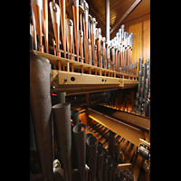 San Diego, Balboa Park, Spreckels Organ Pavilion (Freiluftorgel), Pfeifen im Swell - oben: Centennial Tuba (2014), Windtremulant und Pfeifen der Unterlade