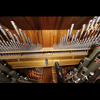 San Diego, Balboa Park, Spreckels Organ Pavilion (Freiluftorgel), Pfeifen im Swell - Oberlade (1988) mit Scharf IV und Kupferpfeifen des Clarion