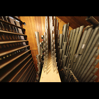 San Diego, Balboa Park, Spreckels Organ Pavilion (Freiluftorgel), Pfeifen im Choir, C-Seite, unten: Original Austin, oben: neueres Pfeifenwerk