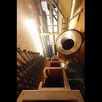 San Diego, Balboa Park, Spreckels Organ Pavilion (Freiluftorgel), Pedal-Prinzipale (re), Magnaton 16' (Mitte), 48'' Bass Drum (rechts)