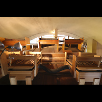 San Diego, Balboa Park, Spreckels Organ Pavilion (Freiluftorgel), Blick von oben zum Proszeniumsbogen: Solo- u. Swell-Kammern, Xylophon u. Harp; vorne: Windregulatoren f. Centennial Tuba