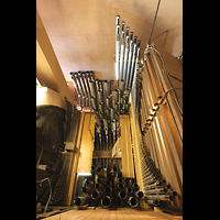 San Diego, Balboa Park, Spreckels Organ Pavilion (Freiluftorgel), Blick von oben ins Pfeifenwerk des Great; rechts der Choir-Schwellkasten