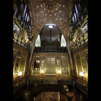 Barcelona, Palau Güell (Gaudi), Innenraum mit Orgel