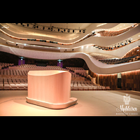 Moskva (Moskau), Zaryadye (Sarjadje) Concert Hall, Blick ber den mobilen Spieltisch in den Konzertsaal